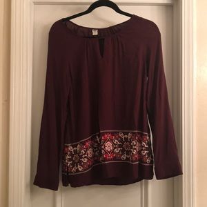 Old Navy maroon top with floral border, size M